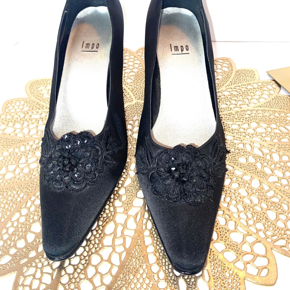 Vintage Impo Black Satin Pointed Toe Beaded Floral Lace Evening Pumps kitt Heels